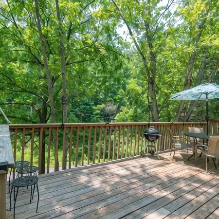 Smoky Mountain Retreat, 5 Min to Downtown Bryson City ~ Hot Tub ~ Hiking.