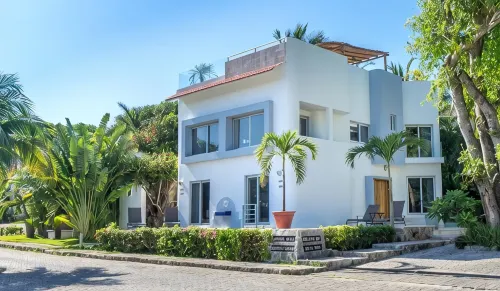 Luxury Beach Villa Ideal for a Multi-Family Stay in Playacar – 4BR – 2 Families