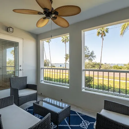 Waterfront Gorgeously Updated Apartment 2 Bed