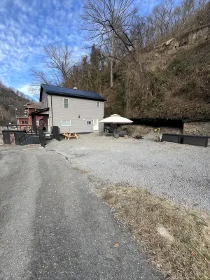 Luxury ATV lodging with beautiful view, sleeps 11. - Wifi