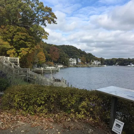 Charming Cottage in Historical Dist with Beautiful Gardens-5 Minute Walk to Town