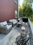Island Home Minutes Away from beaches, hiking, kayaking, or seaside dining