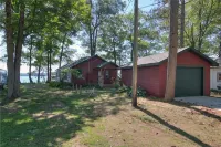 Charming 2-bedroom Hayward Cabin on Lac Courte Oreilles