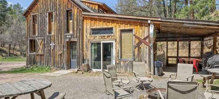 The Barn minutes from Mt Rushmore Отели в г. Кистон