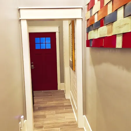 Beautiful Decorated Apartment located in the heart of Downtown Bardstown, KY