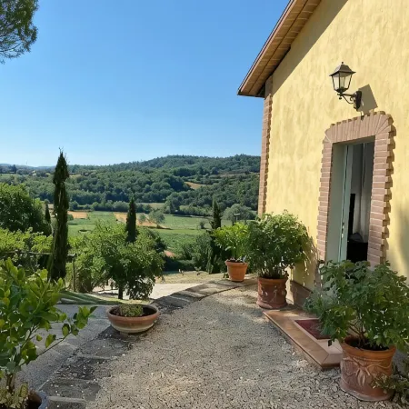 Elegant lemon house in a typical Tuscan farmhouse.