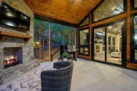Beautiful Couples Cabin nestled in the woods
