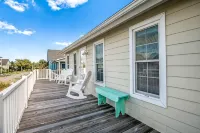 Comfortable, Bright and Sunny Home - Just Steps Away from the Beach Access.