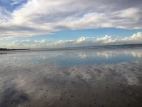 Sea and sand in large screan. - Wi-Fi