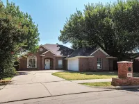 Cozy 3 bedroom Home Hotels in Keller