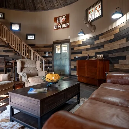 Lampasas' only grain silo cabin. Close to 3 State Parks and Spider Mountain