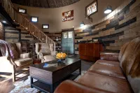 Lampasas' only grain silo cabin. Close to 3 State Parks and Spider Mountain
