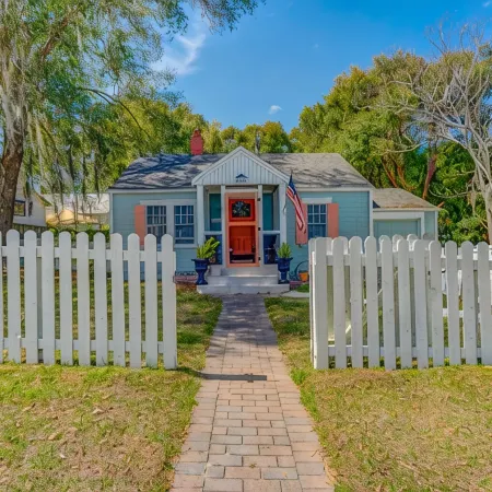Cozy Mount Dora Cottage /Walk Downtown/ Pet Friendly / Fenced Yard