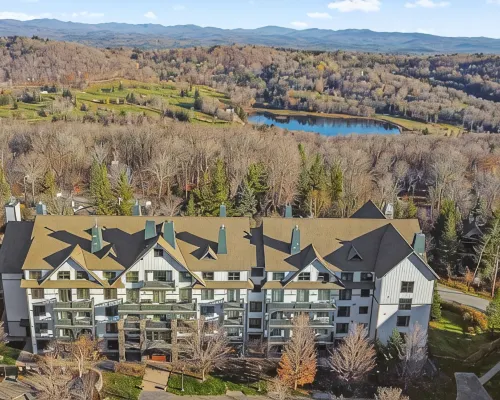 New Renovated 3BR/4BTH Condo Sleeps 10 Gym Heated Pool Walk to Stratton Mtn Hotels in Winhall