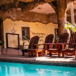 African Home Hotel - С бассейном