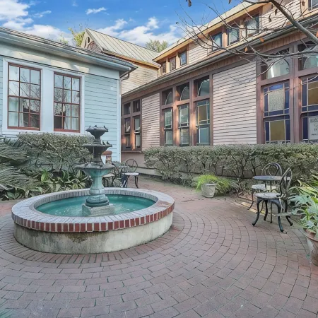 Cozy & Clean, Pet Friendly Belvedere Cottage, 2 blocks to Forsyth Park.
