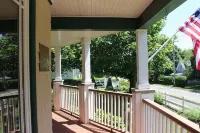Oak Bluff's Victorian Walk to Town & Beaches - 3 stjerner