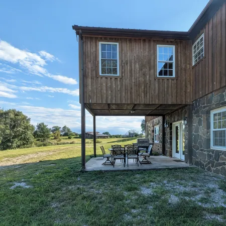 Cattle farm getaway in Virginia's best wine & beer country! Fiber Optic Wi-Fi!