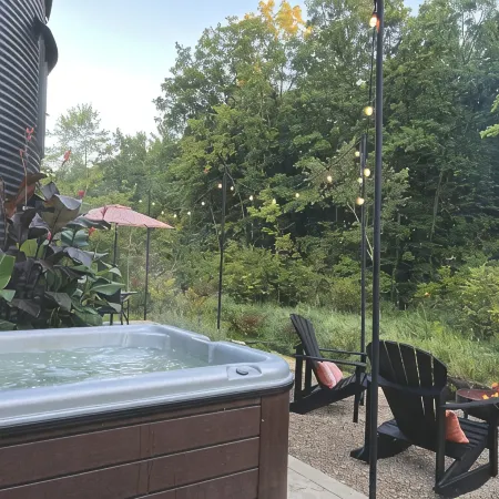 Couples Retreat, Lux, Hot Tub, Private, Peaceful, Magical, Creekside, Wildlife,
