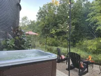 Couples Retreat, Lux, Hot Tub, Private, Peaceful, Magical, Creekside, Wildlife,