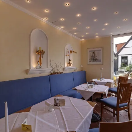 Vogel Hotel & Appartements Отели в г. Варнемюнде