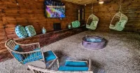 “The Flying Carpet” Moroccan Treehouse