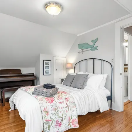 2Br Historic Marblehead Home+Minutes to Beach