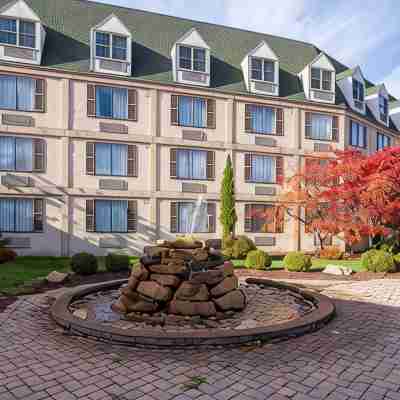 Chateau Resort & Conference Center Hotel Exterior