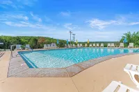 Pool&SplashPad Hot Tub PoolTable, Foosball, Lake, Shows, Golf, Shop, FUN - Pools