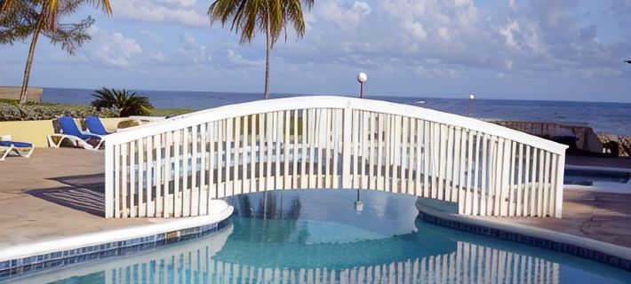 Superb 2 Bedroom/2 Bath Beachfront Condo in Tower Isle, Near Ocho Rios 타워 이슬 호텔