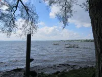 Enjoy a 4-bedroom vacation home with 75 feet of lake frontage on Chautauqua Lake - 2 stjerner