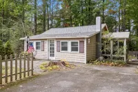 The Ultimate Getaway at a Charming Two-Bedroom Lakeside Cottage on Winnipesaukee - Homestays