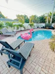 Tropical Vacation POOL Home in Melbourne, 7 mins to Beach - 3 ดาว