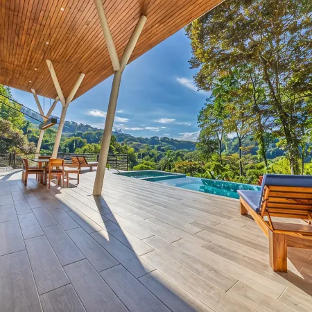 Tropical 4 Bedroom Luxury Home with Pool & Hot Tub