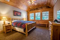 New Large Adirondack Lodge with Pond Waterfront and A/C - Boutique