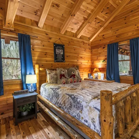 Cozy & Romantic cabin in Hocking Hills