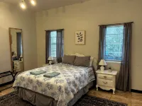 Private, Beautiful apartment in historic district 1/1
