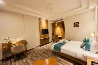 Hotel Harivilas - parking