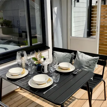 Easy Livin' Apartment Hotel