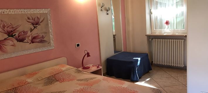 Romantic Little House - Last-Minute August Deal - Near the Beach, with Garage, TV, and Bicycles. Hotels in Malcesine