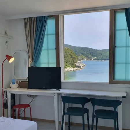 Geojedo Berry Blossom Pension