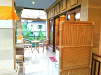 Qiul Guest House Hoteles cerca de Museo de Arte Angung Rai (ARMA