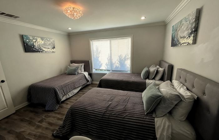 Convenient LA Area HUGE 7 bedroom, 4 baths GORGEOUS HOME