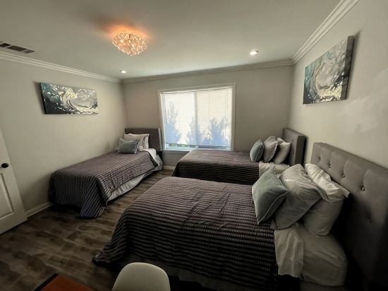 Convenient LA Area HUGE 7 bedroom, 4 baths GORGEOUS HOME