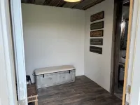 Very Private,Adorable Rustic Cabin -Out House , Full Shower House Off Barn - Chalets