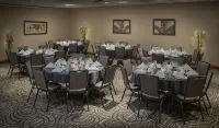 Neighbourhood Inn Hotels in Bonnyville - Parkplatz