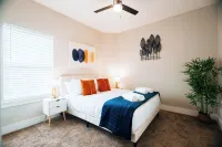 Spacious 4-bedroom house with, Gameroom, Backyard, WiFi, AC in fabulous Dallas - Bungalows