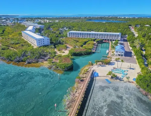 Oceanfront 2BR/2BA Remodeled Condo  King + Bunk Room Balcony Views
