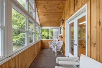 2 BR Lakefront Apartment on Black Lake - 3-Star