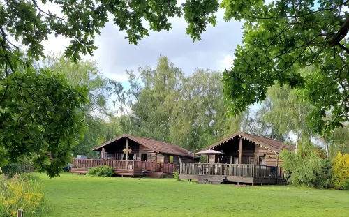 Lakeside Lodge with 6 Berth Hot Tub and Private Fishing Peg - プール